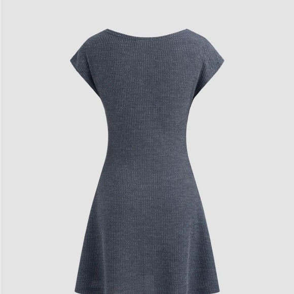 Dress - Picture 3 of 3